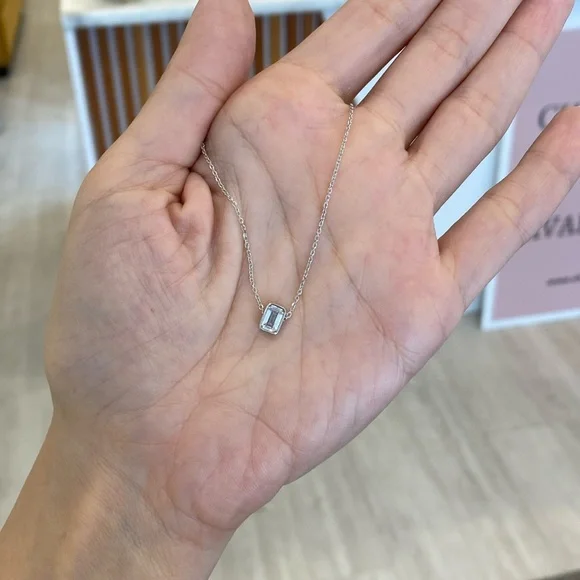 Solitaire Pendant - Picture 3 of 3